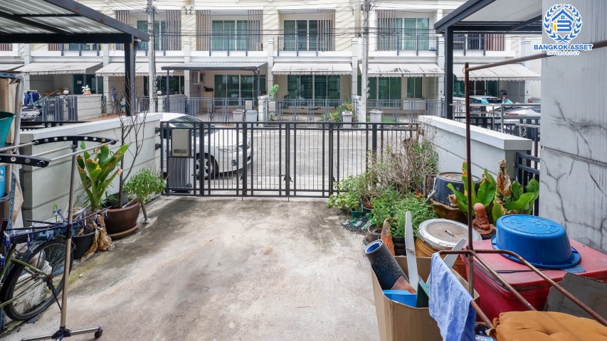 *****ทาวน์เฮ้าส์มือสอง ย่านลาดปลาเค้า ม.บ้านกลางเมืองเออบาร์เนียน เกษตร-นวมินทร์ เนื้อที่กว้าง 20 ตร.ว. ฟังก์ชัน 3 ห้องนอน 3 ห้องน้ำ ที่จอดรถ 1 คัน ภายในตกแต่งงสวย พร้อมเข้าอยู่ โครงการตั้งบนทำเลแห่งการเดินทาง ใกล้รถไฟฟ้าสายสีชมพู "ลาดปลาเค้า" และทางด่วน "รามอินทรา" จองเลย!